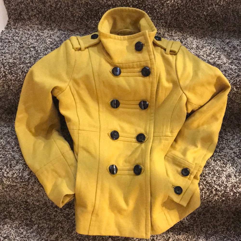 Mustard Yellow Coat. Military Buttons 🤩